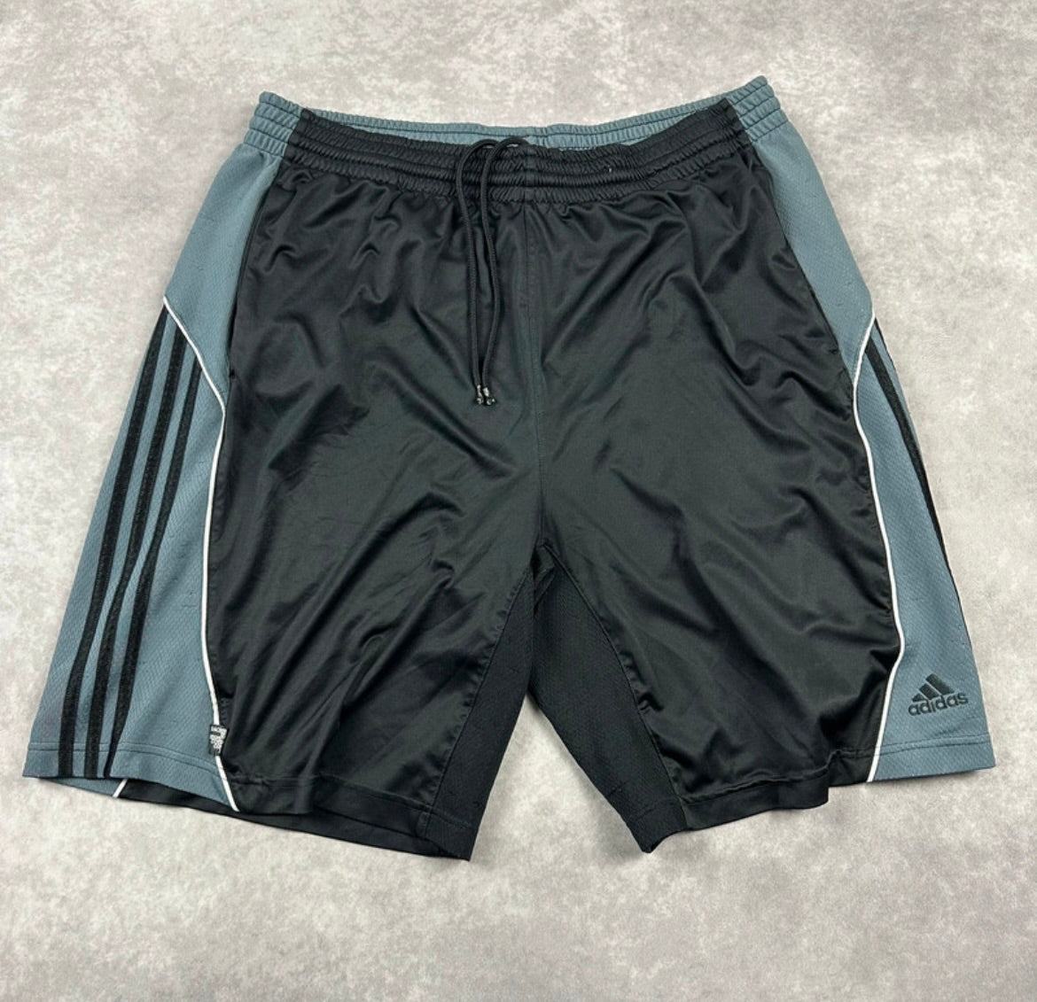 Adidas Shorts (XL)