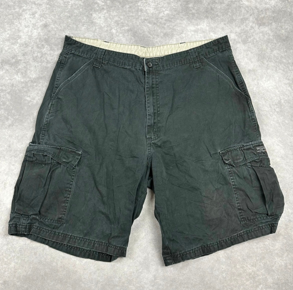 Wrangler Cargo Shorts (W36)