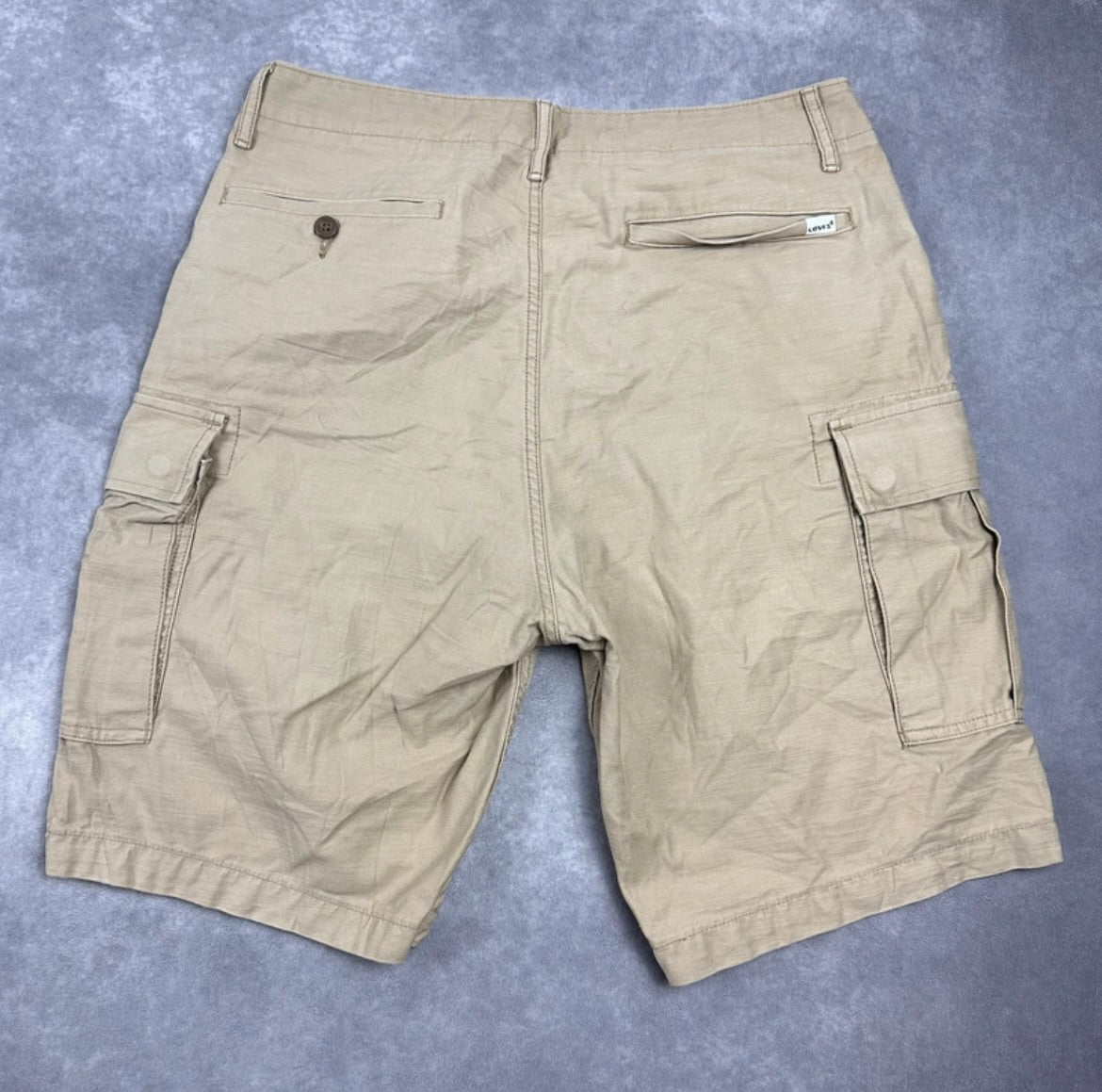 Levis Cargo Shorts (W33)