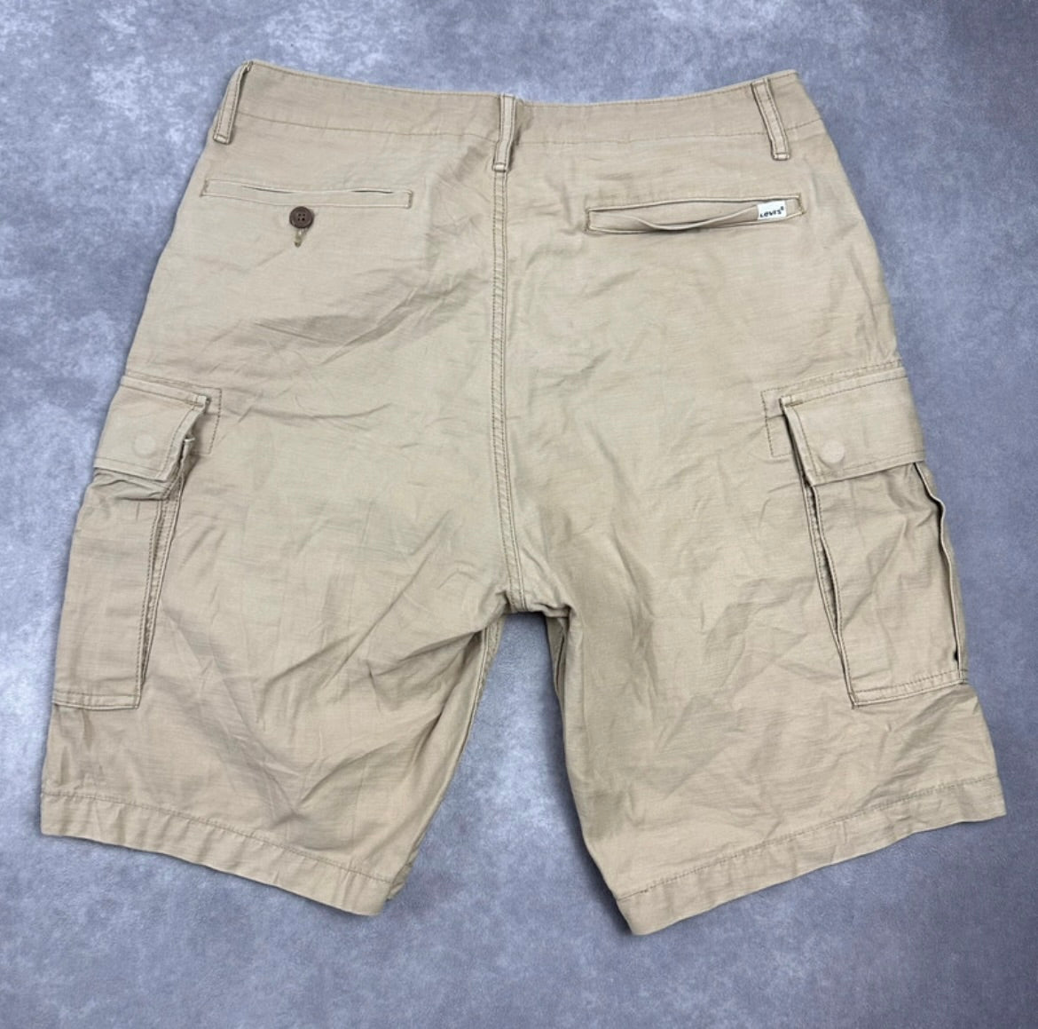 Levis Cargo Shorts (W33)